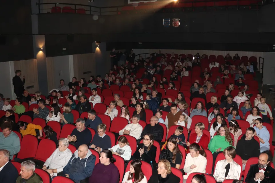 Fotografija uz članak „5. DJEČJI FESTIVAL DOMOLJUBNE PJESME Pobjednica Leona Milić iz Daruvara“