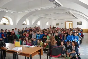 Fotografija uz članak „Susret pakračkih osnovaca s književnicom Silvijom Šesto“