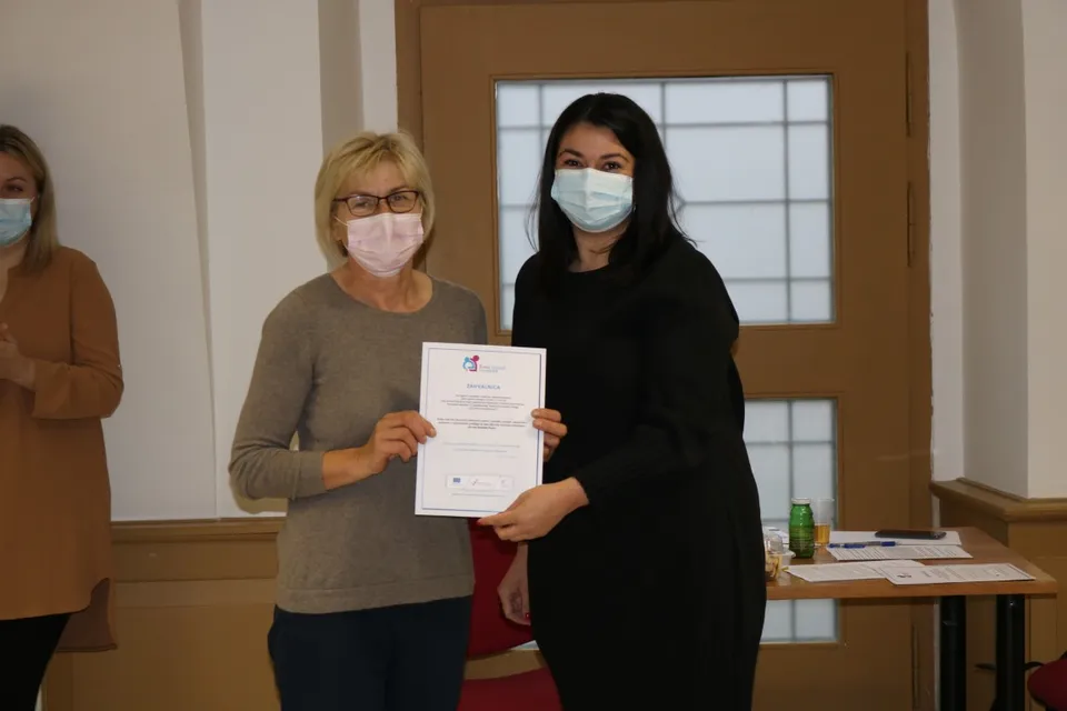 Fotografija uz članak „(PROMO) ZAVRŠNA KONFERENCIJA PROJEKTA „ŽENA ISPRED VREMENA“ Projektom zadovoljni i korisnici i zaposlenici“