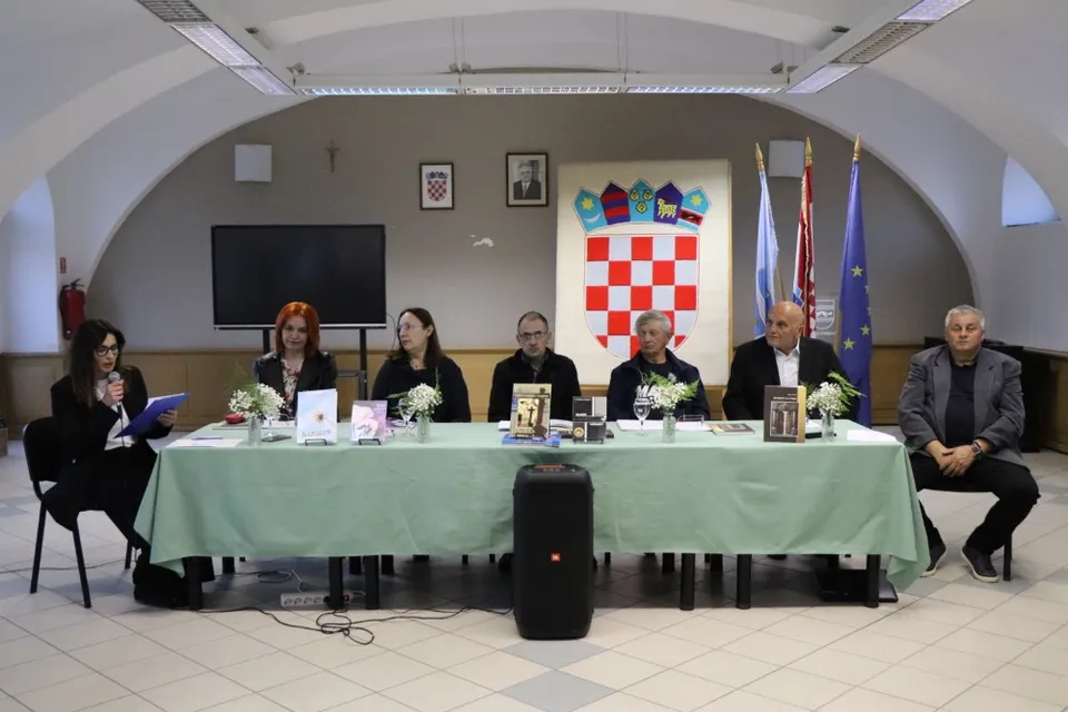 Fotografija uz članak „„VEČER DOMOLJUBNE POEZIJE I PJESME“ Stihovi koji čuvaju sjećanja i domoljublje“
