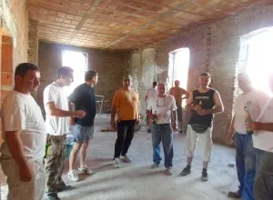Fotografija uz članak „RADNA AKCIJA UDRUŽENJA OBRTNIKA: Dobrovoljnim radom do vlastitog doma“