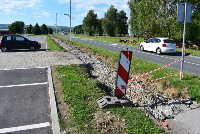 Fotografija uz članak „ASFALTIRANJE STAZE Sutra će biti zatvoren dio parkirališta ispred dvorane“