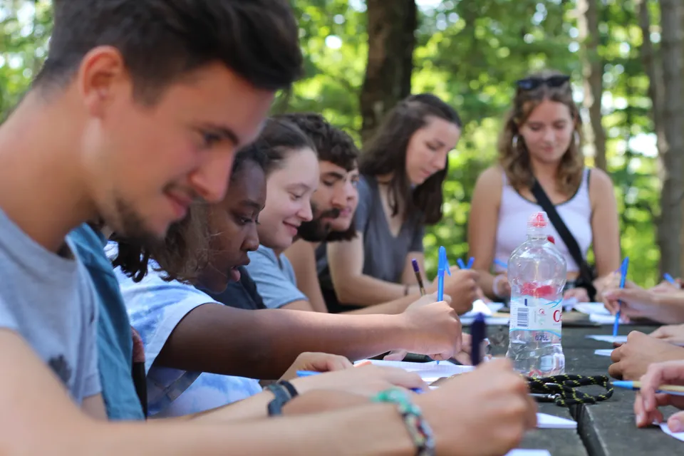 Fotografija uz članak „MULTIKULTURALNO DRUŠTVO NA OMANOVCU Dvanaest Europljana na usluzi lokalnoj zajednici“