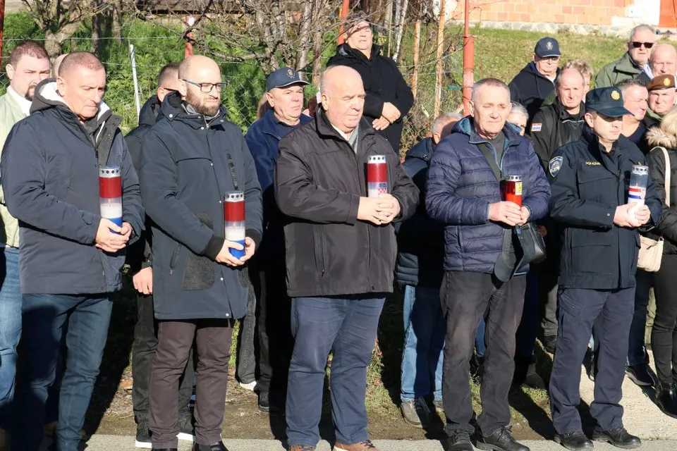 Fotografija uz članak „Polaganjem vijenaca i mimohodom obilježena 34. godišnjica akcije „Alfa““