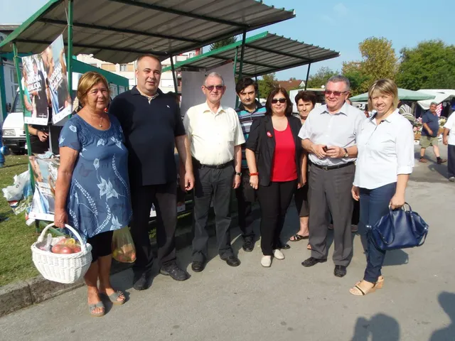 Fotografija uz članak „HDZ I NARODNA KOALICIJA: Izborni kandidati na pakračkoj tržnici“