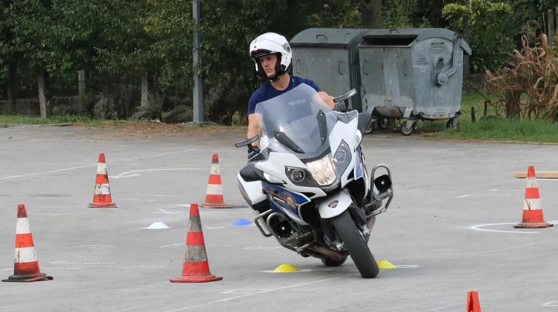 Fotografija uz članak „IVAN BOSANAC, PAKRAČKI POLICAJAC Među najboljim policijskim motoristima u državi, pohvaljen policajac u zajednici“
