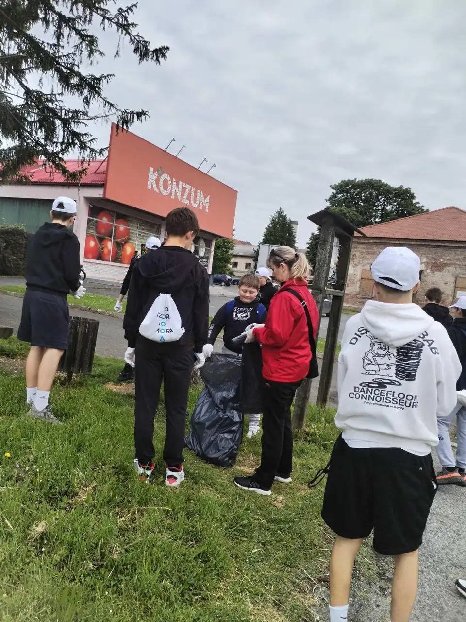 Fotografija uz članak „PAKRAC U EKOLOŠKOM PROJEKTU Velika akcija čišćenja okoliša u petak 8. svibnja“