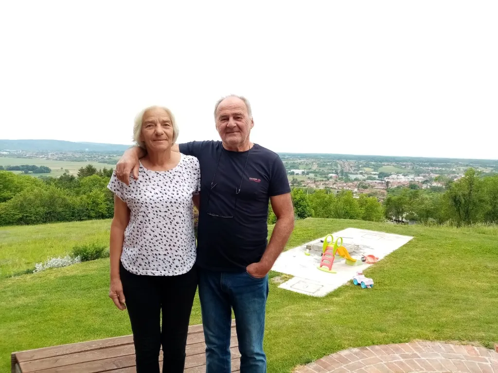 1. s suprugom na Sedlaru a Pakrac iza njih