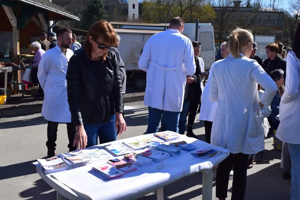 Fotografija uz članak „SVJETSKI DAN ZDRAVLJA Studenti medicine kontrolirali Pakračanima rizične čimbenike“