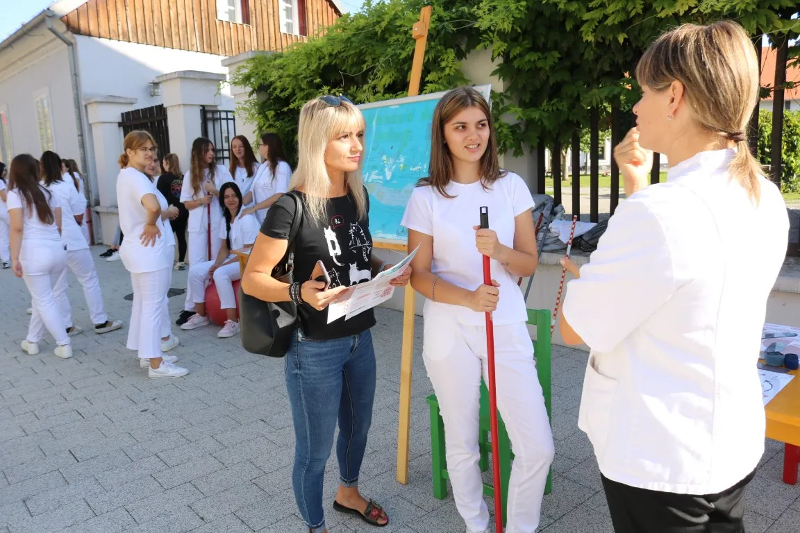 Fotografija uz članak „PAKRAČKI SREDNJOŠKOLCI NA GRADSKOJ ŠETNICI Obilježili Međunarodni dan fizioterapije“