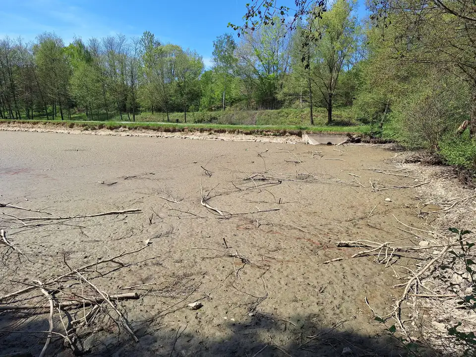 Fotografija uz članak „JEZERO PAKURNOVAC Zašto nema vode s jedne strane jezera?“