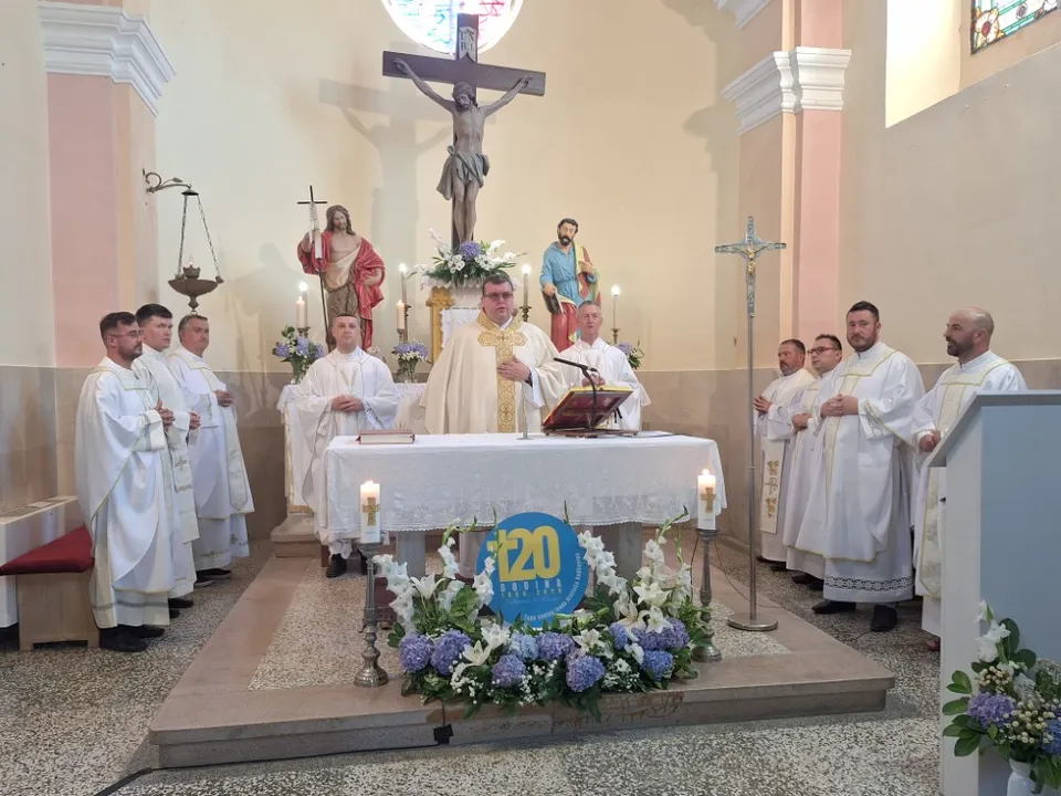 Fotografija uz članak „JUBILEJ ZAJEDNIŠTVA I VJERE Župa sv. Ivana Krstitelja u Badljevini proslavila 120 godina“