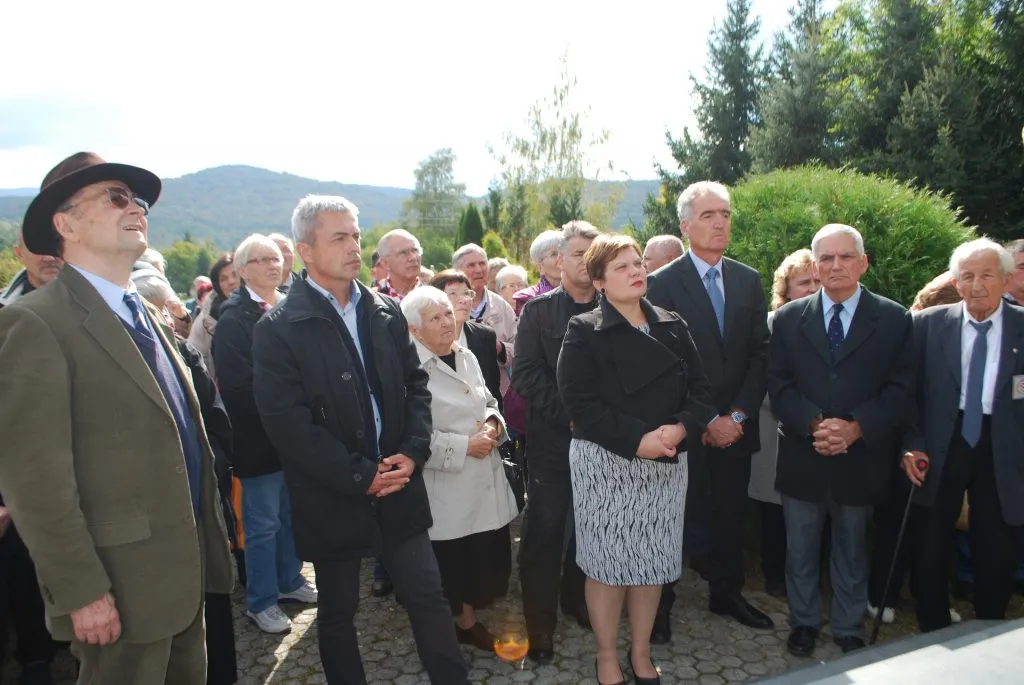 Fotografija uz članak „OBILJEŽENA 74. GODIŠNJICA SPALJIVANJA SELA: Komemoracija u Španovici bez Španovčana“