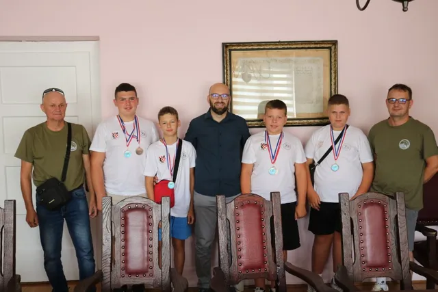 Fotografija uz članak „Prijem državnih brončanih kadeta ŠRD-a "Pakrac" kod gradonačelnika Novinca“