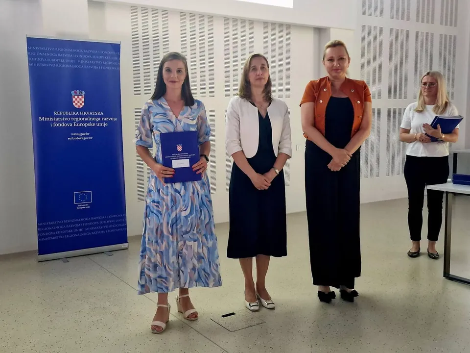 Fotografija uz članak „OBNOVA JAVNE RASVJETE NA „JUGU“ Do listopada bolja i kvalitetnija vidljivost“