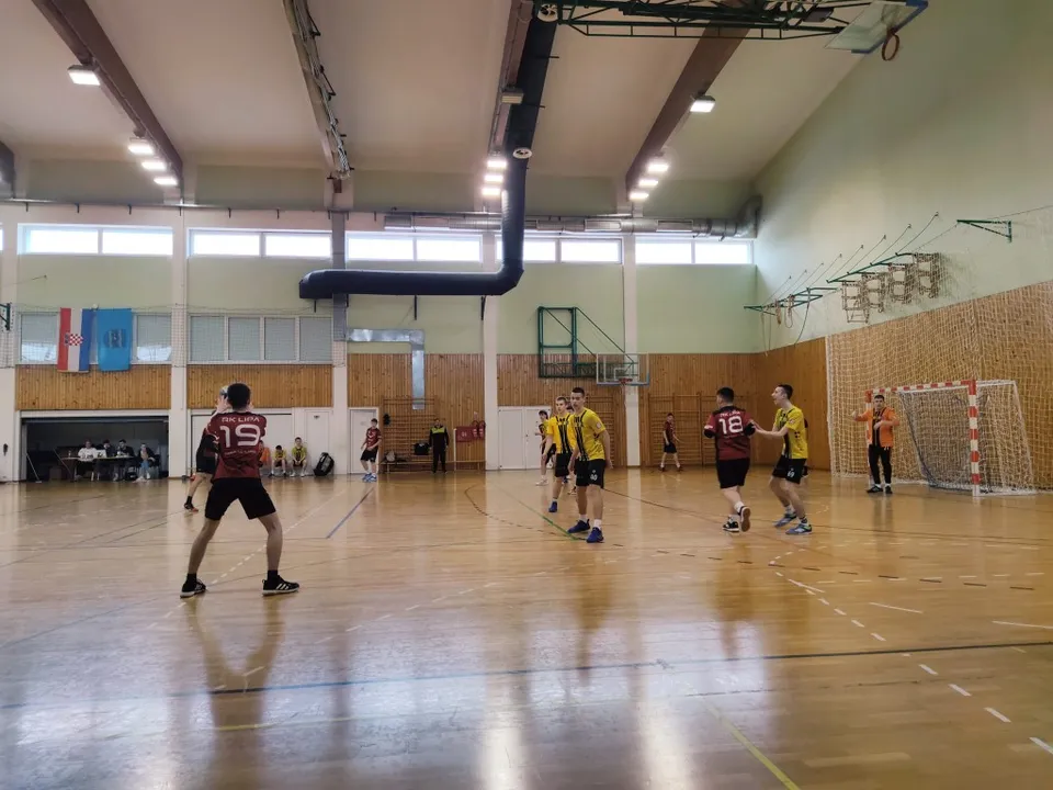 u 15 lipa