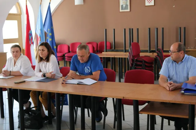 okrugli stol nestali