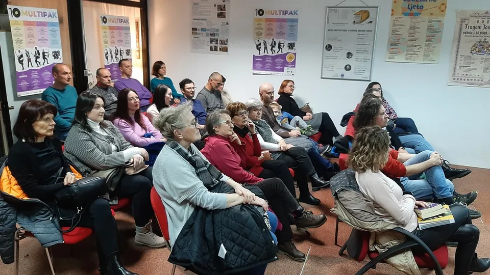Fotografija uz članak „ZMIJOLOVCI U PAKRAČKOJ KNJIŽNICI Zmije se ubijaju iz neznanja i predrasuda“