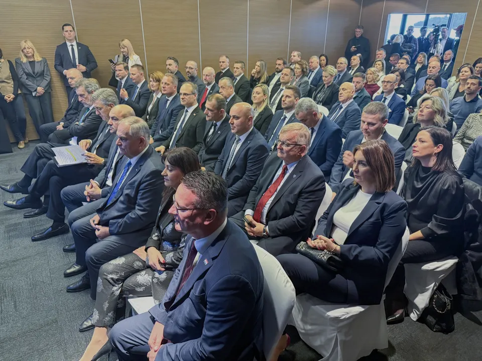 Fotografija uz članak „U Požeško-slavonsku županiju pristigla sredstva za tri nove sportske dvorane“