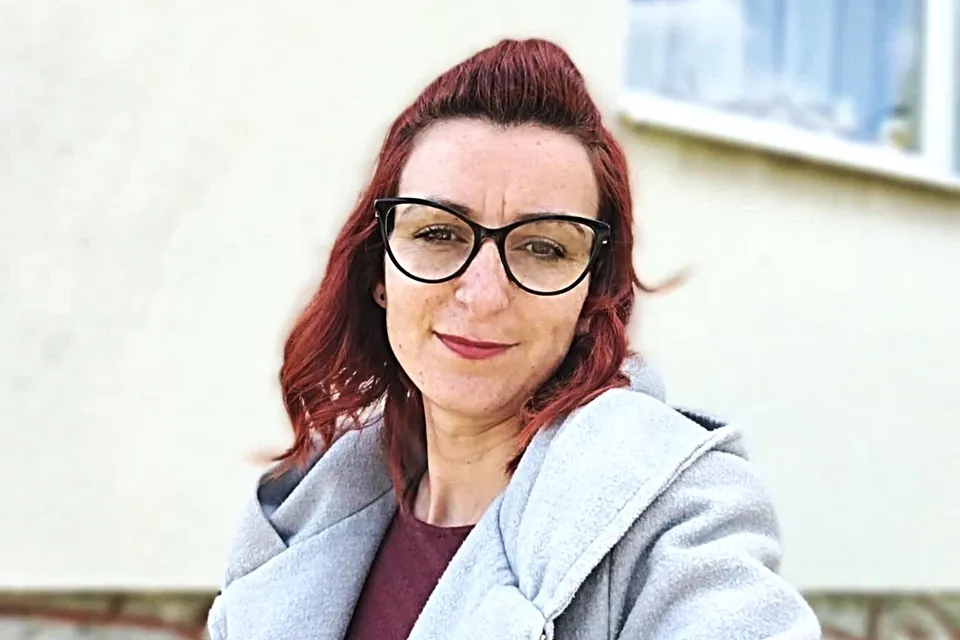 nikolina poza