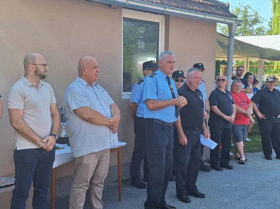 Fotografija uz članak „VELIKI BANOVAC Na vatrogasnom natjecanju Poljana i Gaj zauzeli prvo mjesto“