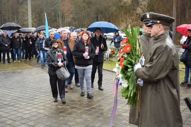Fotografija uz članak „KOMEMORACIJA NA BUČJU: "Obitelji, ne gubite nadu! Obustava potrage za nestalima nije opcija““