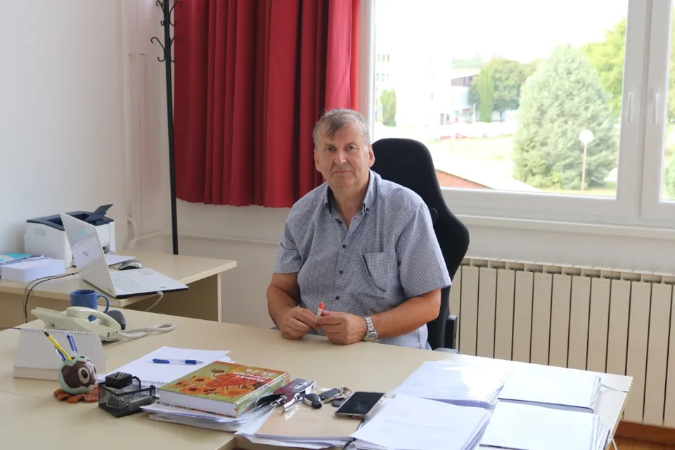 Fotografija uz članak „POČETAK NOVE ŠKOLSKE GODINE: Darivanje prvašića u osnovnoj školi i popunjeni kapaciteti srednje škole“
