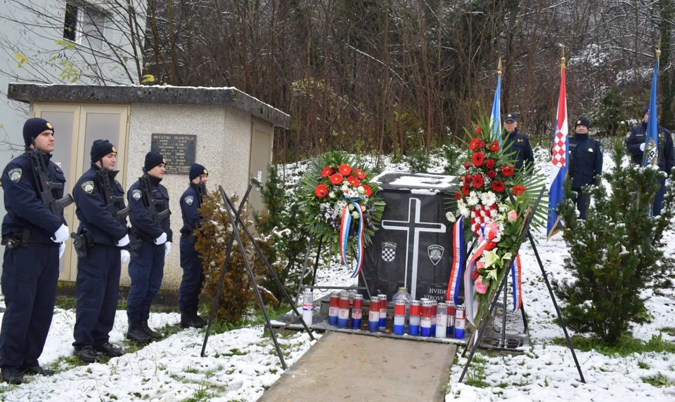 SPOMENIK VIROVITIČANIMA