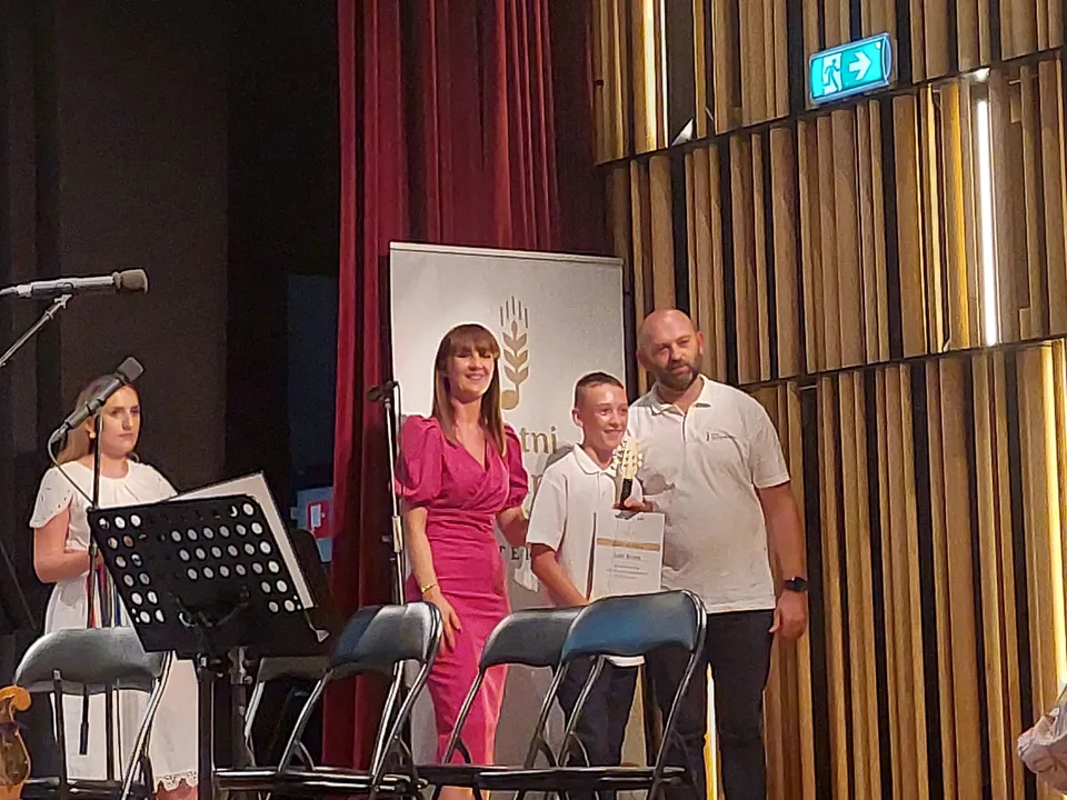 Fotografija uz članak „PAKRAČKI UČENICI U LJETNOM TAMBURAŠKOM KAMPU Šimun Delišimunović i Luka Brus „brusili“ glazbena umijeća“