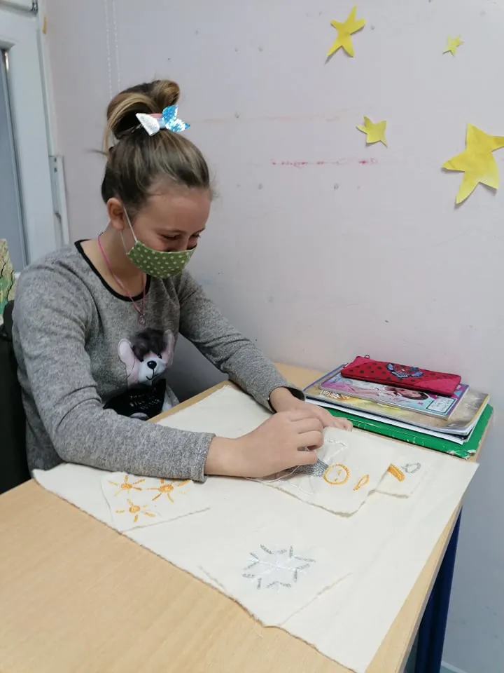 Fotografija uz članak „POSEBNI RAZREDNI ODJEL PAKRAČKE OSNOVNE ŠKOLE Mali kreativci na božićnom sajmu s vlastitim proizvodom“