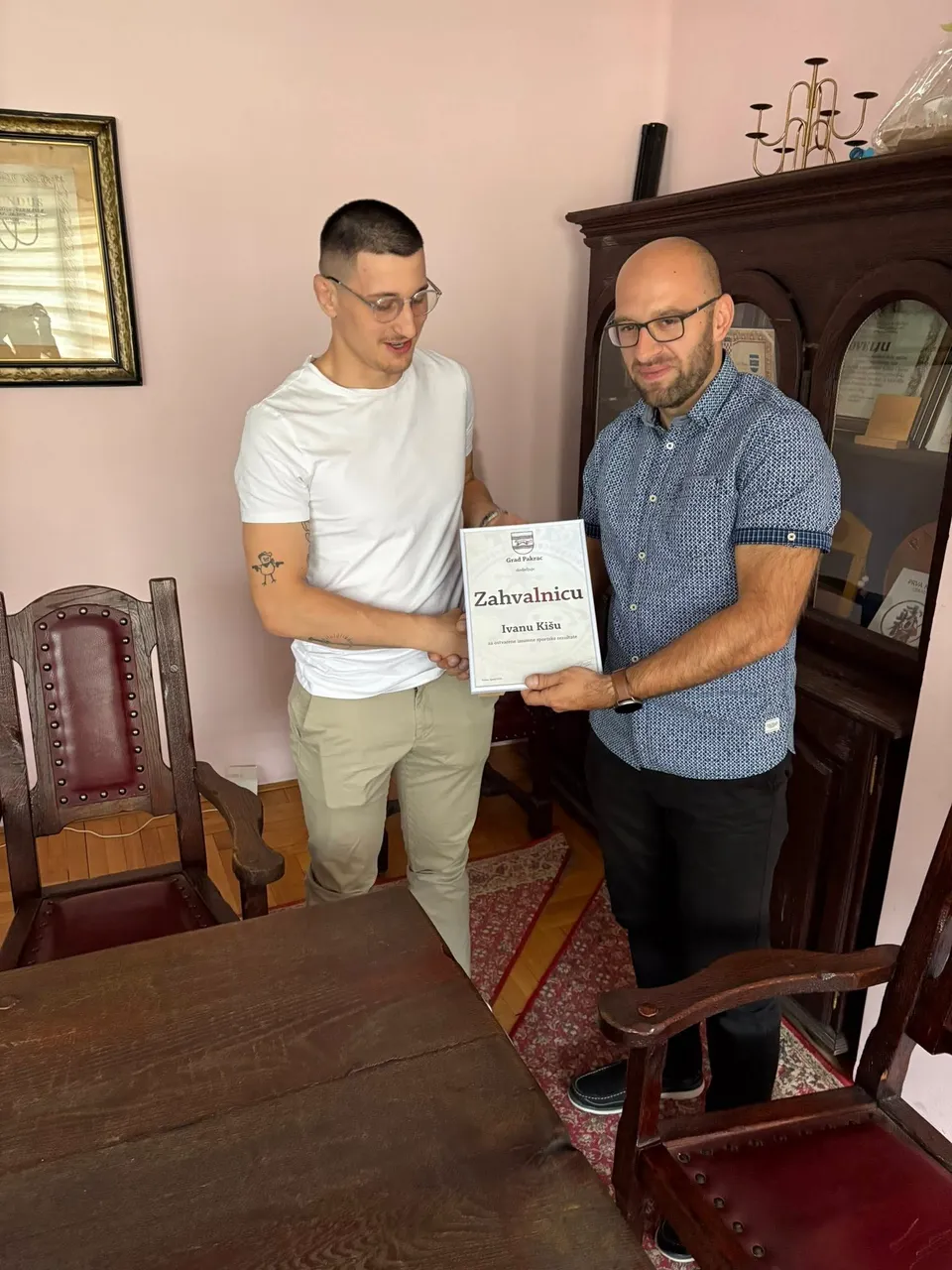 Fotografija uz članak „SJAJNI PAKRAČKI MMA BORCI KOD GRADONAČELNIKA NOVINCA“