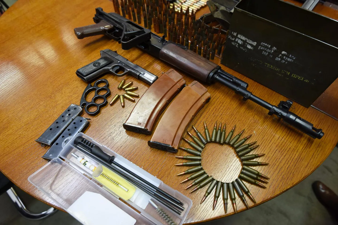 Fotografija uz članak „PRETRES U LIPIKU Zaplijenjen cijeli arsenal oružja i eksploziva“