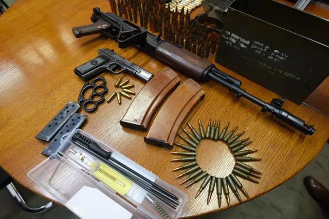 Fotografija uz članak „PRETRES U LIPIKU Zaplijenjen cijeli arsenal oružja i eksploziva“