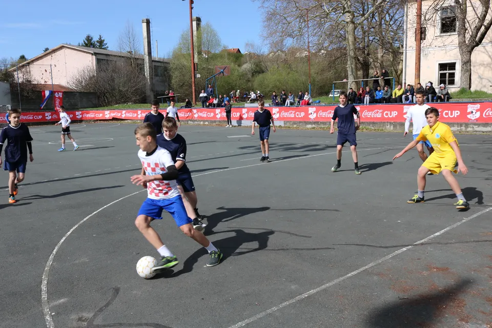 Fotografija uz članak „SPORTSKE IGRE MLADIH / COCA COLA CUP Na pakračkim kvalifikacijama 9 ekipa“