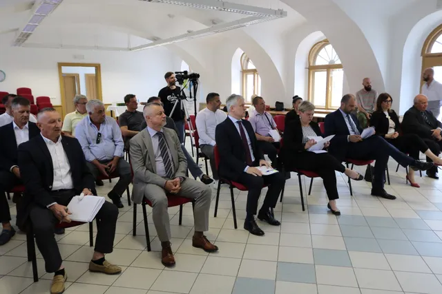 Fotografija uz članak „TISKOVNA KONFERENCIJA NA TEMU AGLOMERACIJE Projekt aglomeracije Lipik-Pakrac u završnoj fazi“